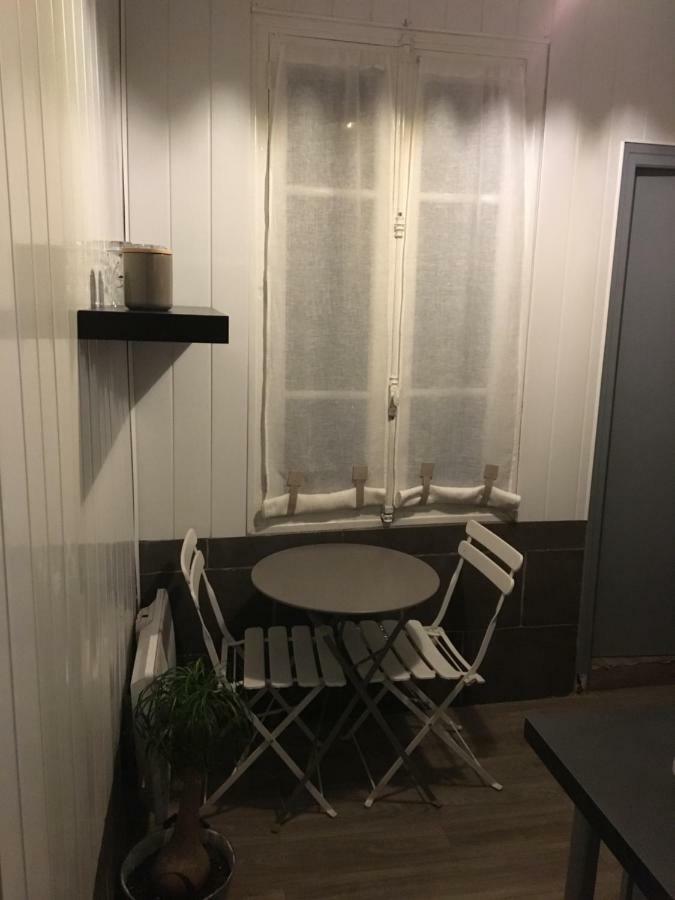 Studio Avec Mezzanine A 5 Min Des Arenes Et De La Gare Hotel Nimes Exterior foto